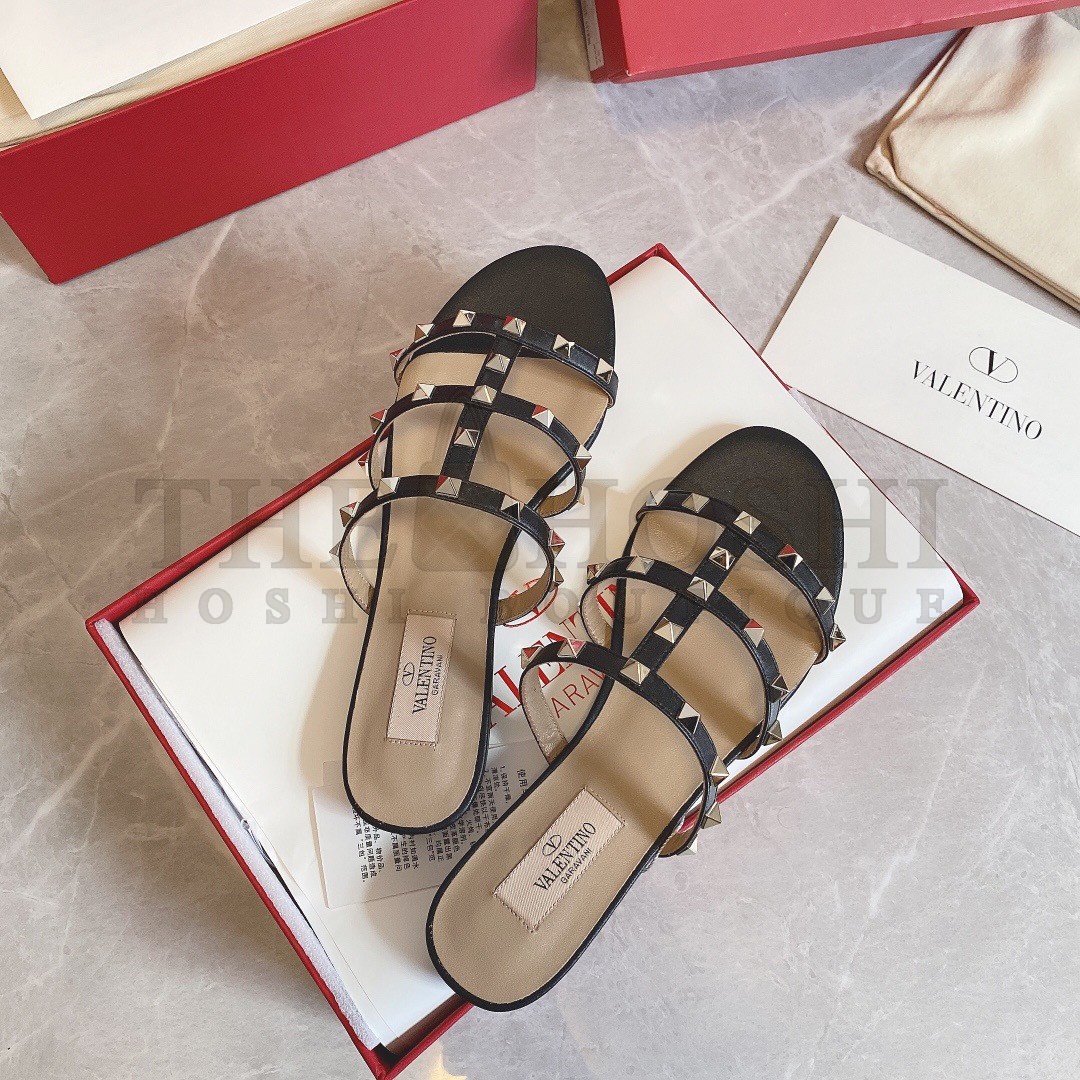 Va1e*ntin0 Garavani Rockstud Flat Sandals In Black Calfskin Master Quality