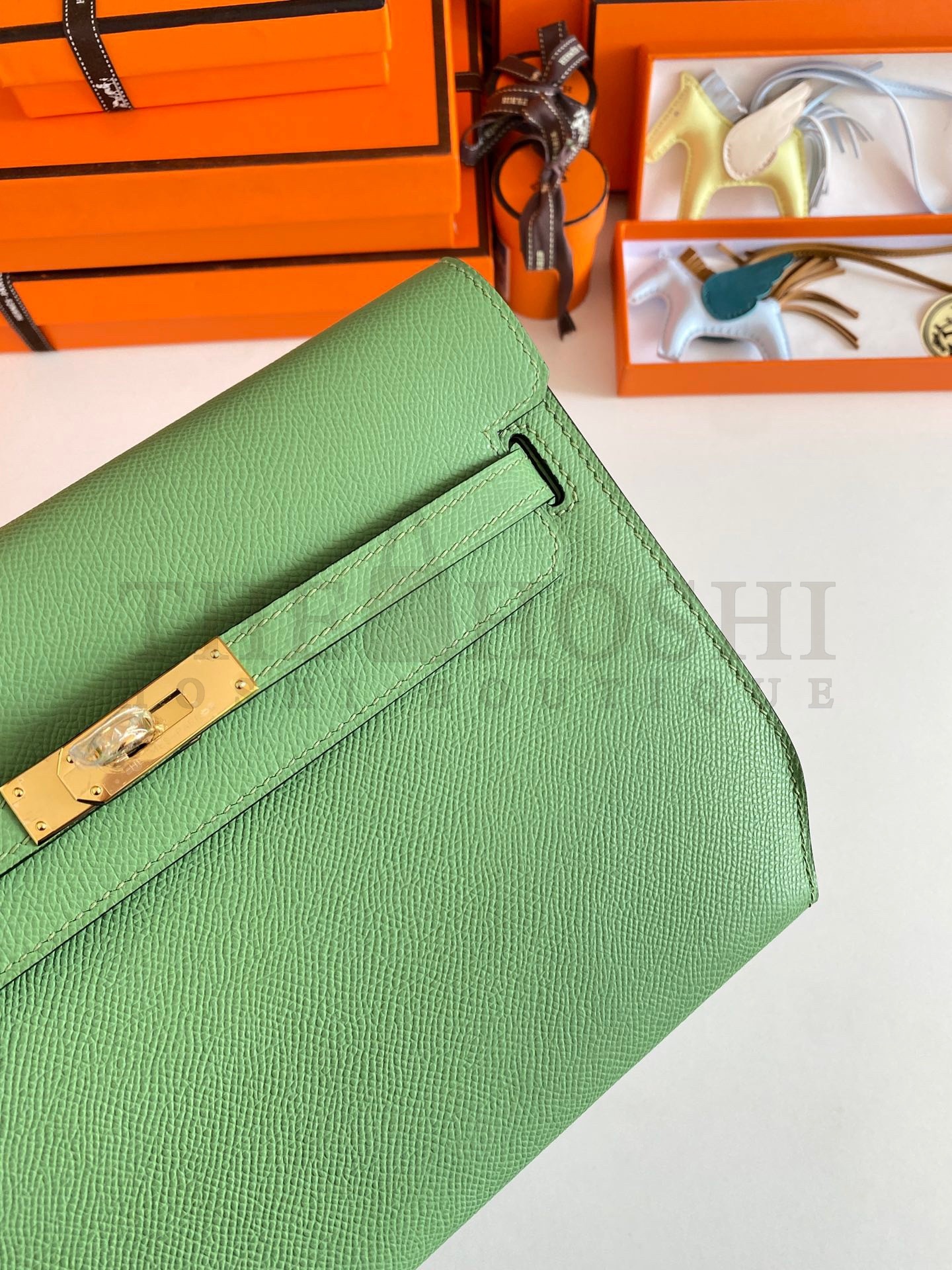 H**me5 Kelly Depeches 25 Pouch in Vert Criquet Epsom Calfskin Master Quality
