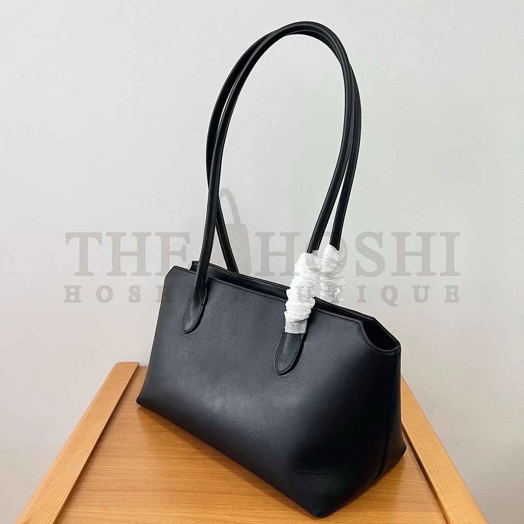 The R0w Terrasse Shoulder Bag in Black Calfskin Master Quality