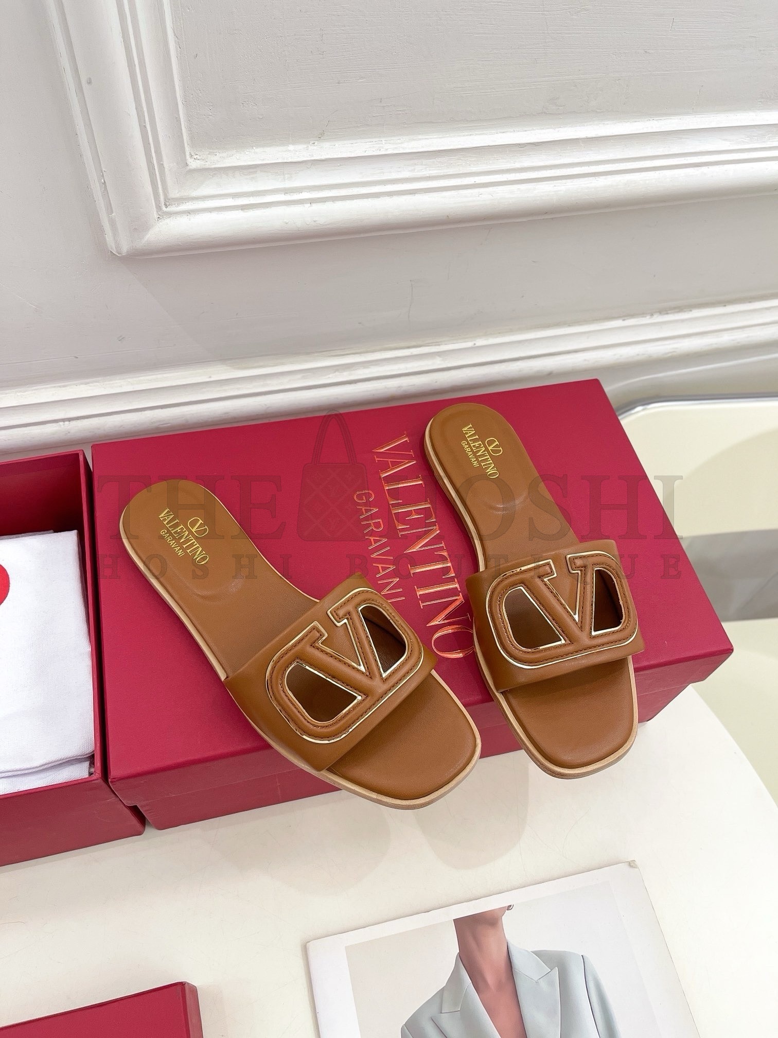 Va1e*ntin0 VLogo Cut-out Slide Sandals in Brown Leather Master Quality