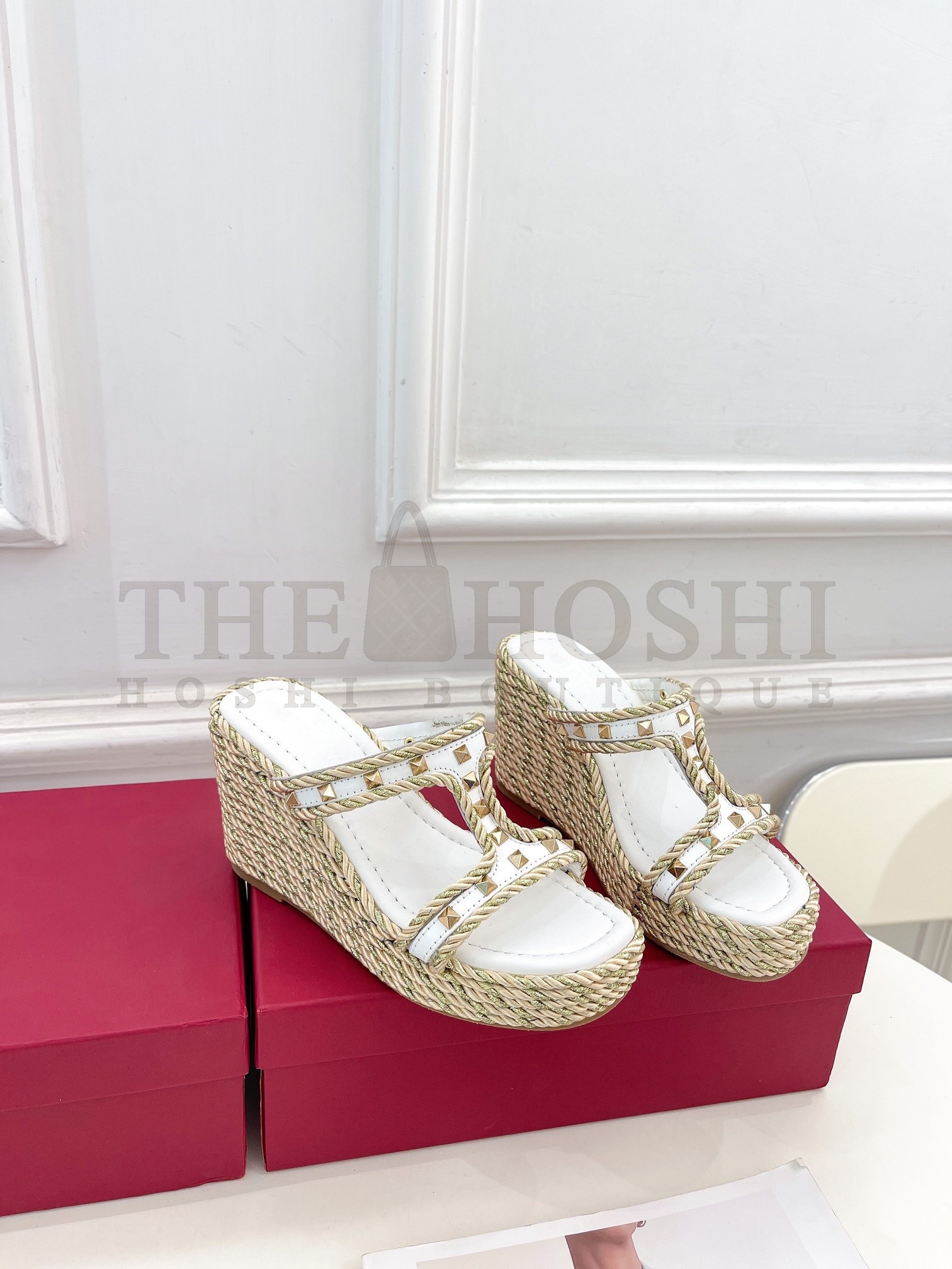 Va1e*ntin0 Garavani Rockstud Wedge Sandals in White Calfskin Master Quality