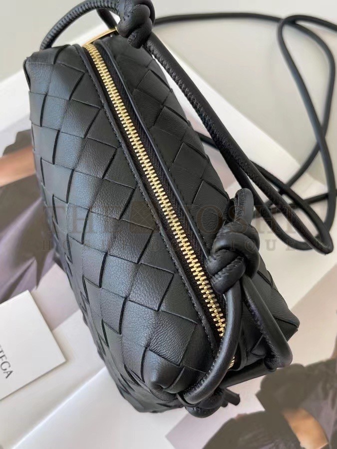 B0tt*ga Ven*ta Mini Loop Bag In Black Intrecciato Lambskin Master Quality