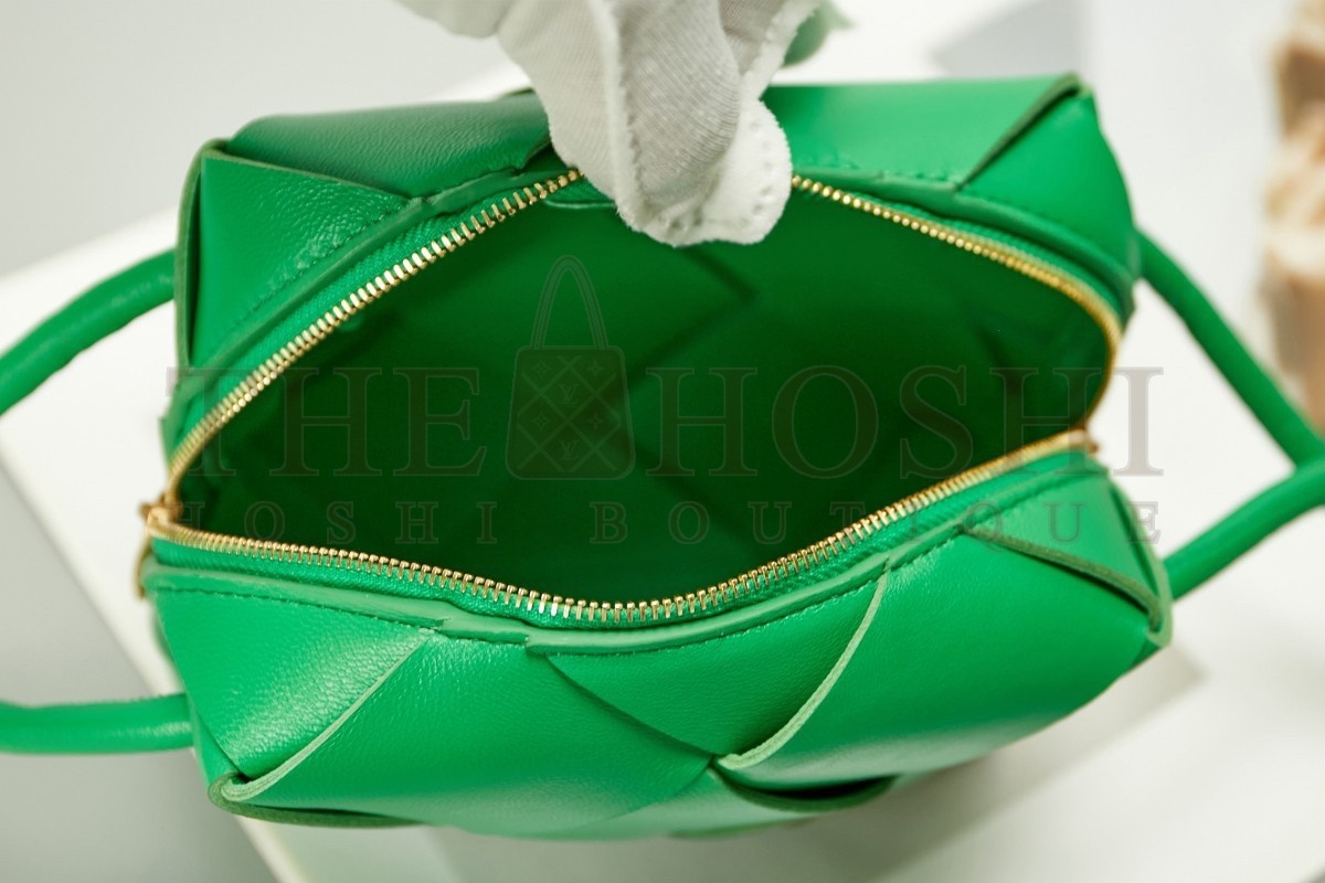 B0tt*ga Ven*ta Mini Cassette Camera Bag In Parakeet Lambskin Master Quality