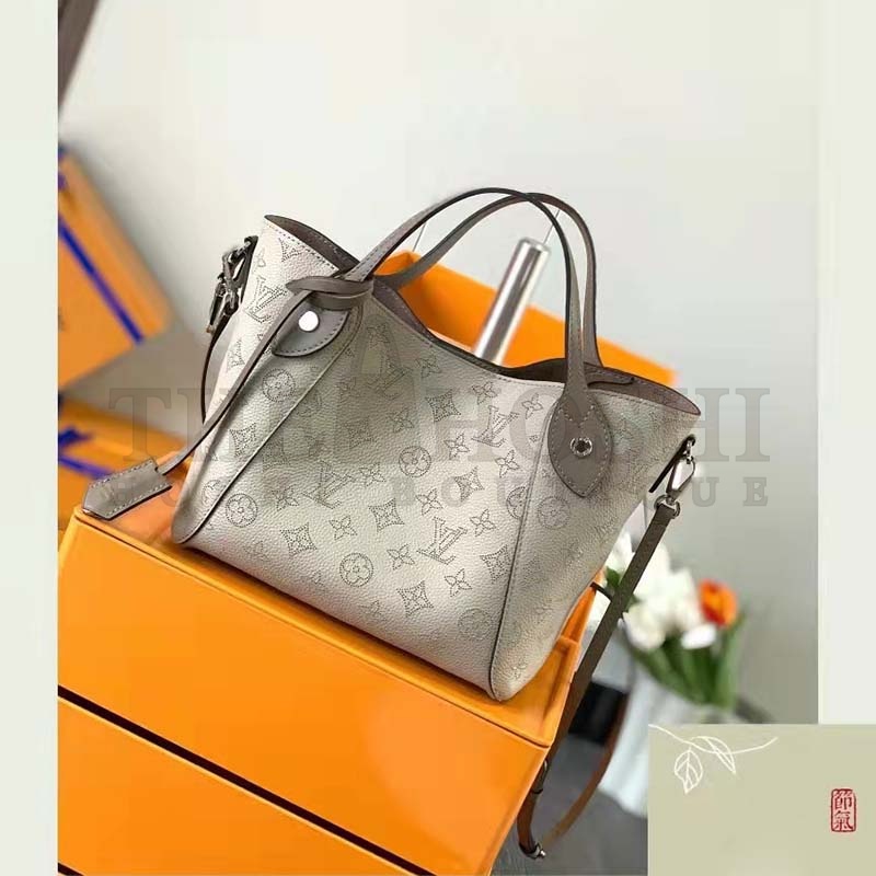 L0vis Vvtt0n LV Women Hina PM Bucket Bag Gray Mahina Perforated Calf Master Quality