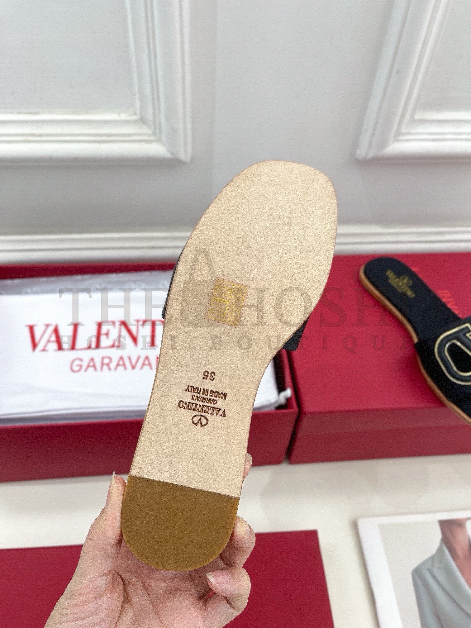 Va1e*ntin0 VLogo Cut-out Slide Sandals in Black Leather Master Quality