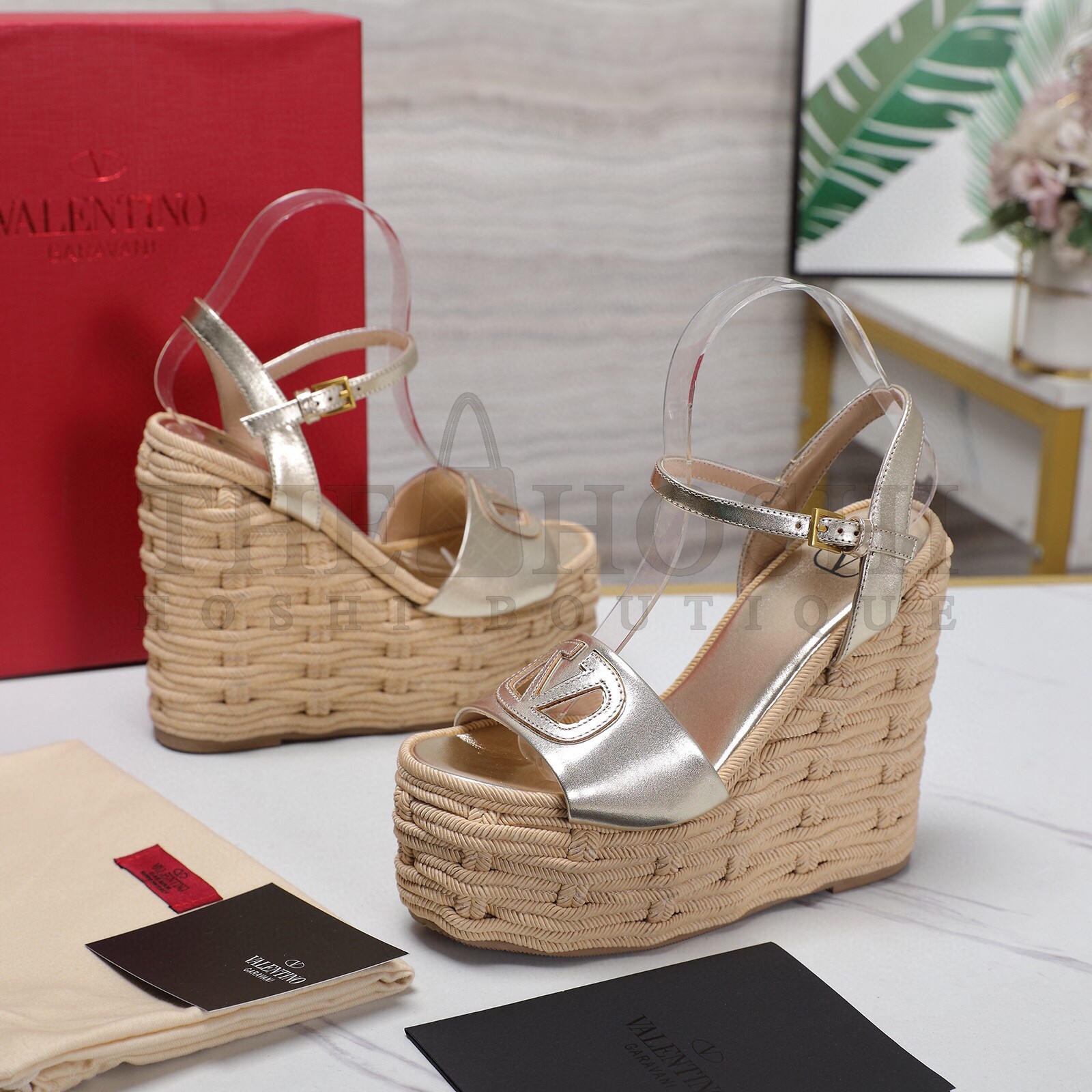 Va1e*ntin0 VLogo Cut-out Espadrille Wedge Sandals in Gold Metallic Leather Master Quality