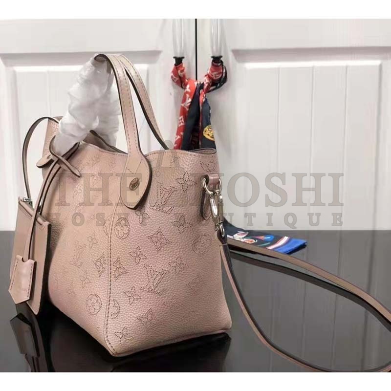 L0vis Vvtt0n LV Women Hina PM Bucket Bag Crème Beige Mahina Perforated Calf Master Quality