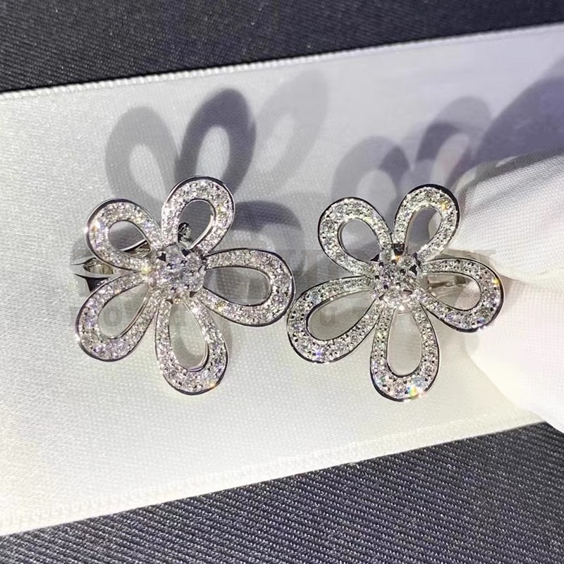 V*n Cl**f & Arpels Flower Earring with D1am0nds, Flowerlace earrings Master Quality