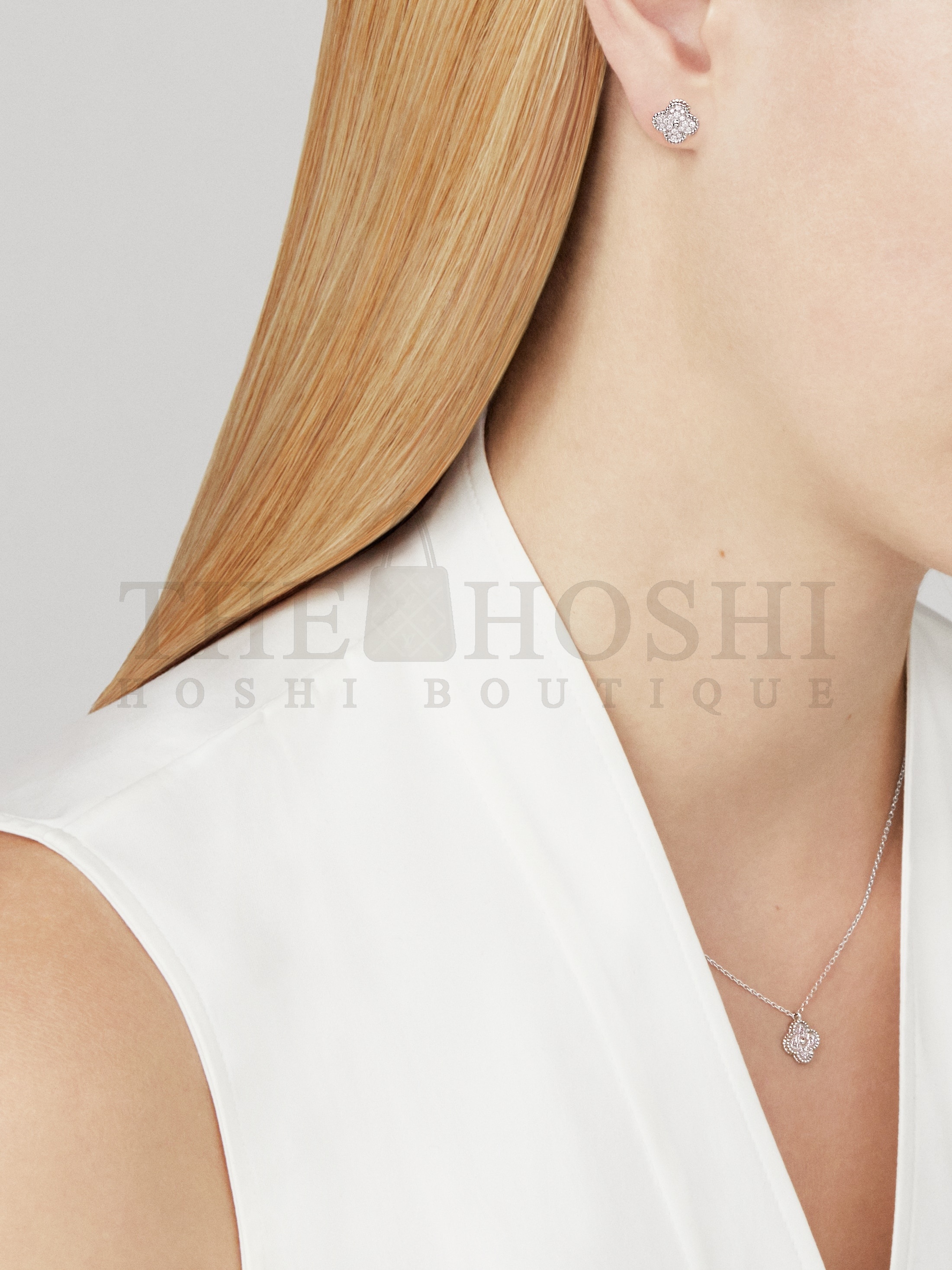 V*n Cl**f & Arpels white mother-of-pearl four-leaf clover necklace with D1am0nds, Sweet Alhambra pendant Master Quality