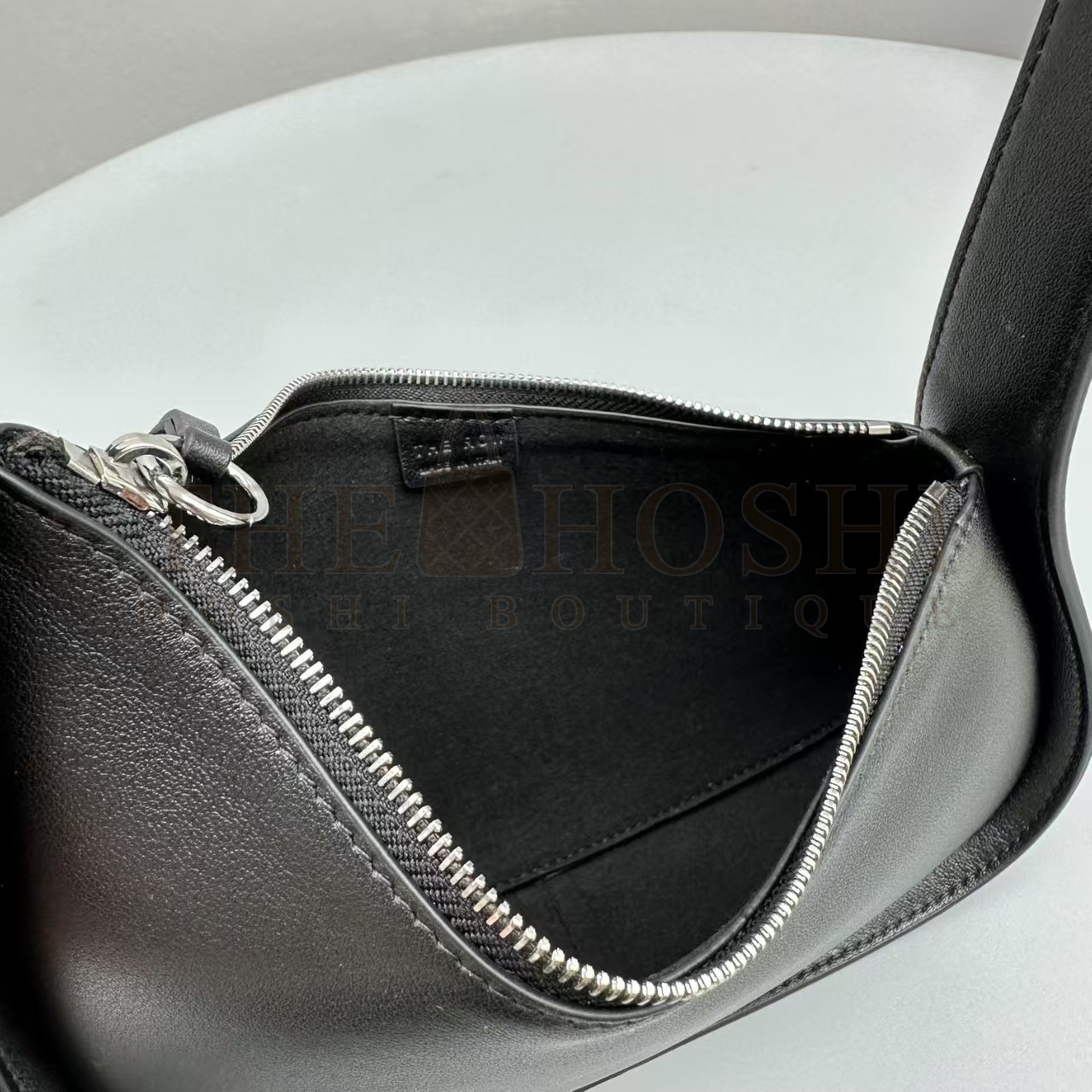 The R0w TR Half Moon Shoulder Bag 20x6x35.5cm Master Quality