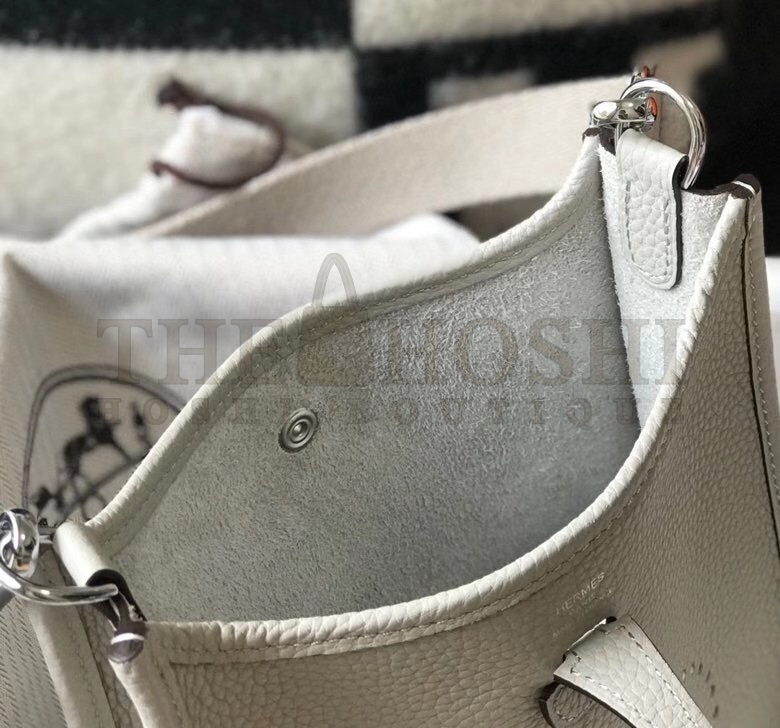 H**me5 Evelyne III TPM Bag In Pearl Grey Clemence Leather Master Quality