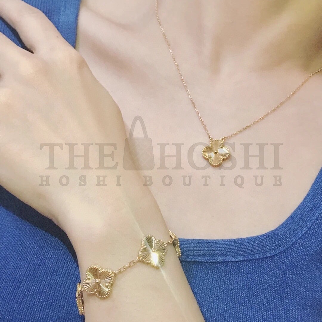 V*n Cl**f Dupe, Gold Clover Bracelet Dupe, Vintage Alhambra bracelet, 5 motifs Master Quality