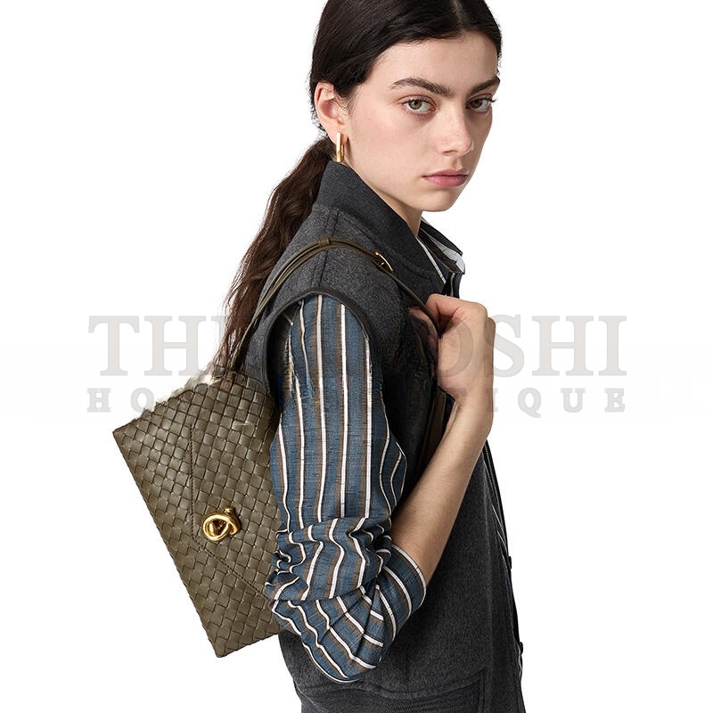 B0tt*ga Ven*ta KNOT LOCK 817191V08Z03230 (25*16*5.5cm) Master Quality