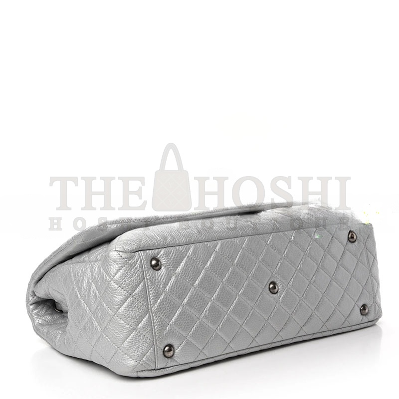 Ch**el METALLIC CALFSKIN QUILTED XXL TRAVEL FLAP BAG SILVER (44*25*14cm) Master Quality