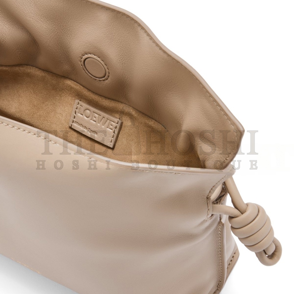 L0ew* MINI FLAMENCO CLUTCH IN NAPPA CALFSKIN 0011191020 (23.9*18*9cm) Master Quality
